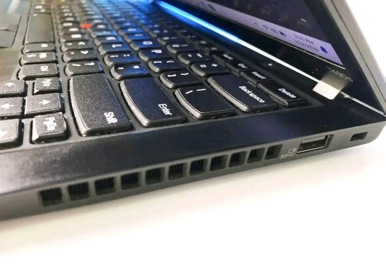 لابتوب lenovo core i7  سوبر سلم الجيل الثامن للبيع
المعالج core i7 الجيل الثامن
رام 8 كيكا DDR4
هارد 256 كيكا SSD
كرت الشاشه Intel UHD حجم 4 كيكا
الشاشه حجم 14 انج ضد التوهج  دقة FHD
باتري ليثيوم 6 خلايا  شحن سريع 65 واط والباطرية ممتازة وشاحن تايب سي 
كامره دقة hd تحتوي قفل فتح وغلق الكامره
 منفذ تايب سي و رام  وhdmi وسيم كرت وباقي المنافذ   الحاسبه كلش نضيفه وحلوه
السعر 325الف النجف, العراق


**إذا كنت صاحب هذا الإعلان وتريد حذفه لأي سبب، رجاءا أرسل رسالة إلى الدعم الفني**