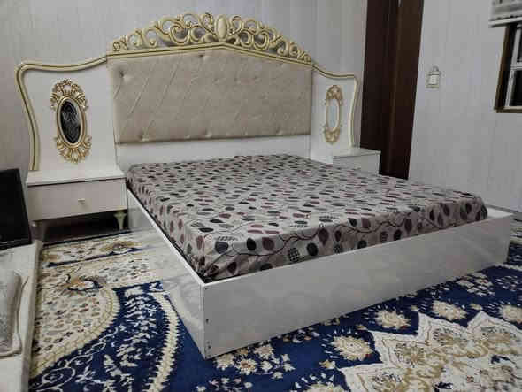 تخت ومیزتوالیت نظيف جدآ
واتس . ***********
