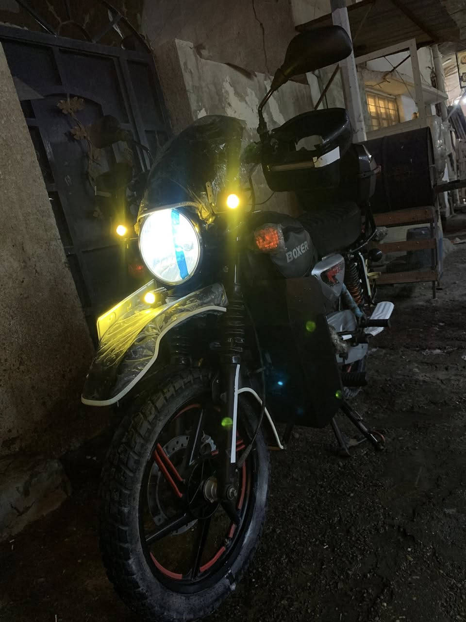 سلام عليكم
سلام عليكم 
___________
للبيع فقط
___________
دراجه بوكسر هندي
مامشتغله دلفري ابد 
_____________
موديل 23
____________
رقم بغداد انكليزي
(بأسمي)
____________

 مكينه بيها خيط تبخبر من تحمه يروح
انه ابيع بيها خيط
____________
ماشيه 8 الاف فقط
_____________
دراجه جانت متروكه سنه كامله من رجعت اشغلها طلع التبخير عده التبخير كفاله عامه
________________
دراجه بيها اضافات خير من الله
(لايت زنون - لايتات خارجيه 3 - بك لايت رماش -فدراليه خلفيه - درع طين امامي- يدات اماميه - جامه طويله - تاير خلفي جوبلس)
____________________________________
❌ملاحظه
الصندوك مو ويه الدراجه 
____________________________________
السعر ( 2300 ) بيها مجال حك الجيه فقط 
 بغداد الاعظميه  اتصل وانه خادم 
‏ ***********
