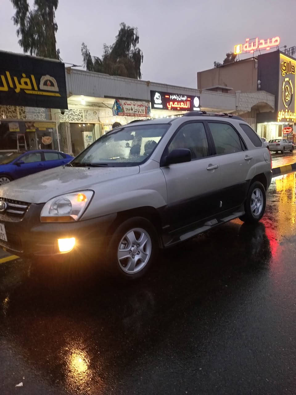 السلام عليكم اخوان كيه سبورتج فول مواصفات اربعه دسك +اي بي اس + ايربكات مفوله السياره  
شرط من محرك وكير وكشر بس صبغ قطعتين بدون معجون ولادواخل طخم امامي خلفي جديد تايات جدد باتري جديد  تحويل مباشر كابون كتروني يتحول بسمك
سبير شركه غرفته لك جديد من كشنات وارضيات كهربائيات كلو شغال ماشيه 150 التواصل *********** مكان موصل
