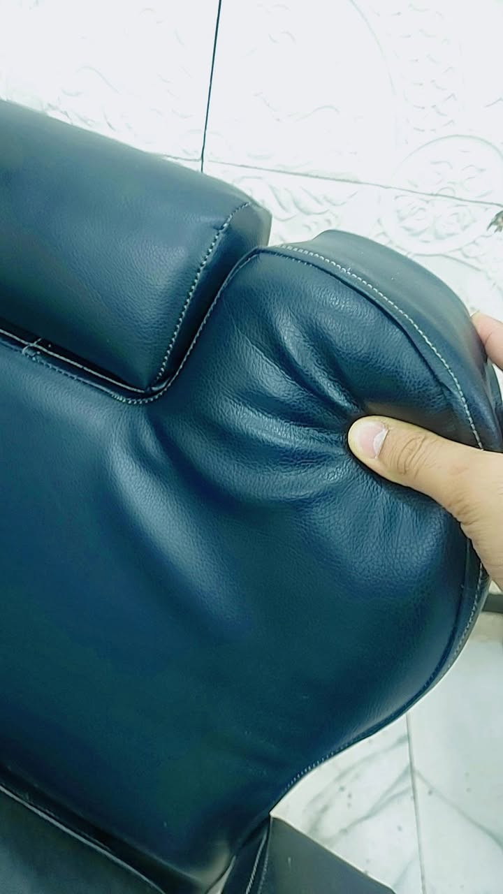 كرسي شبح جك جديد و مدوشم جديد جلد ناعم وترف جاهز ونظيف شوف العين
السعر 200 
***********
