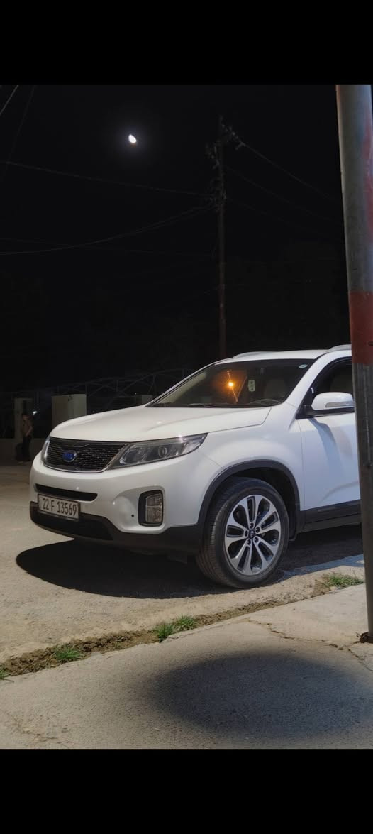 سورنتو  2015 خليجي للبيع.
مكفولة كفالة عامة. 

 محرك اربعة سلندر مامفتوح. 

فول مواصفات ماعدا البانورامة. 

السيارة بصمة. 

 ماشية 200 الف. 

رقم الهاتف ***********. 

مكانها نينوى قضاء تلعفر. 

🛑السعر 185.
