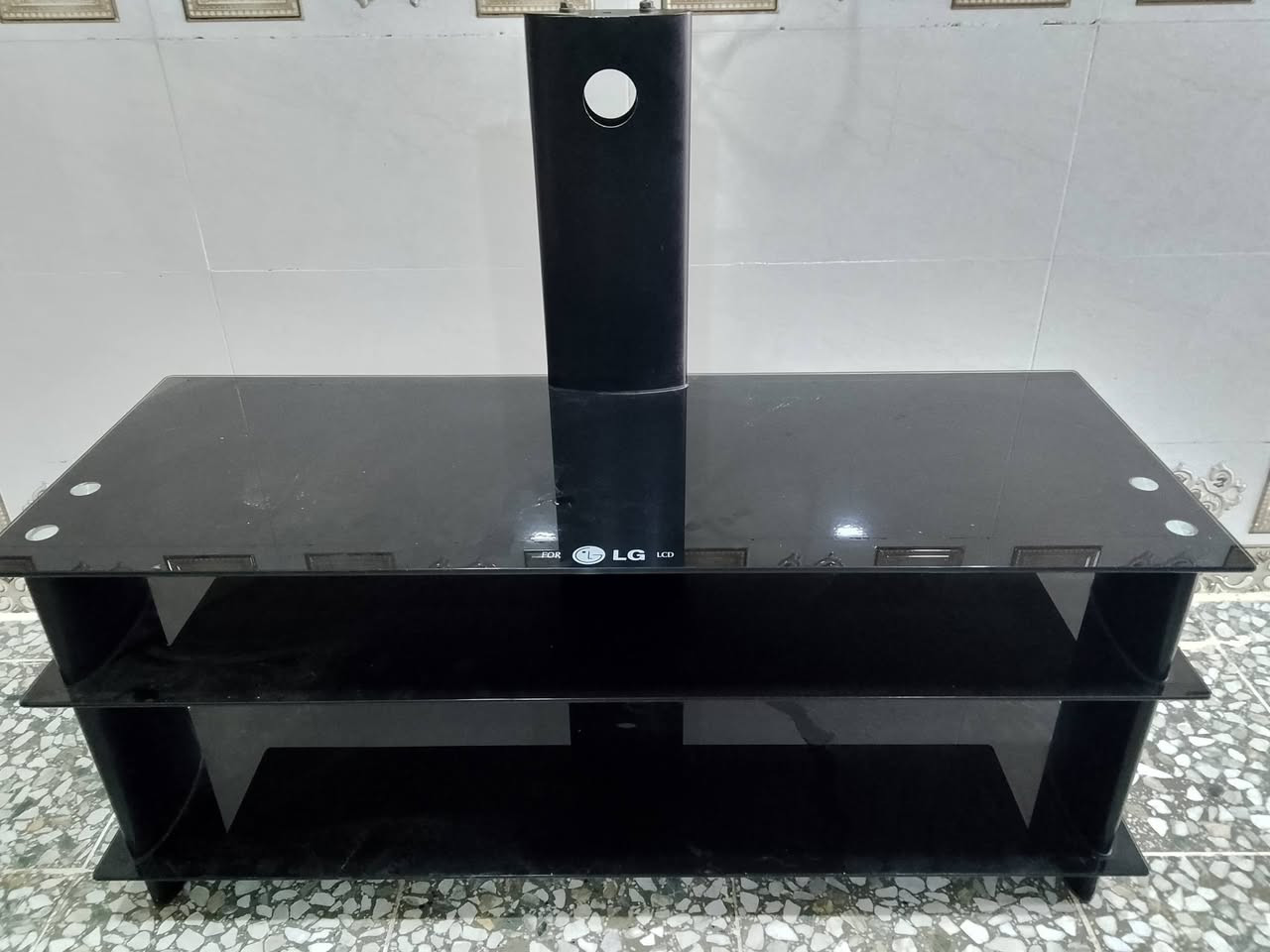 للبيع ميز تلفزيونLG ابو طابقين بلول قوي ونضيف
قياسات طول93سم  عرض120سم  نزال45سم
سعر 35الف وبي مجال شراي اتصل على الرقم ***********        ( مكاني قوسيات )
