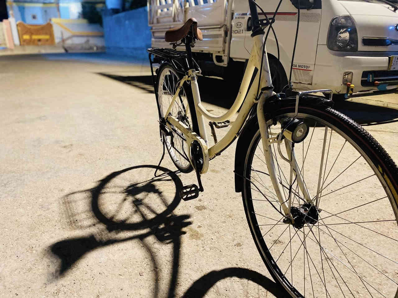 بايسكل للبيع موديل ٢١حجم ٢٧ويل امامي كاربون حساس كاربون حساس ثلجي شغال السعر ٩٠ وبي مجال عنوان المقداديه حي العسكري 
الرقم ***********
