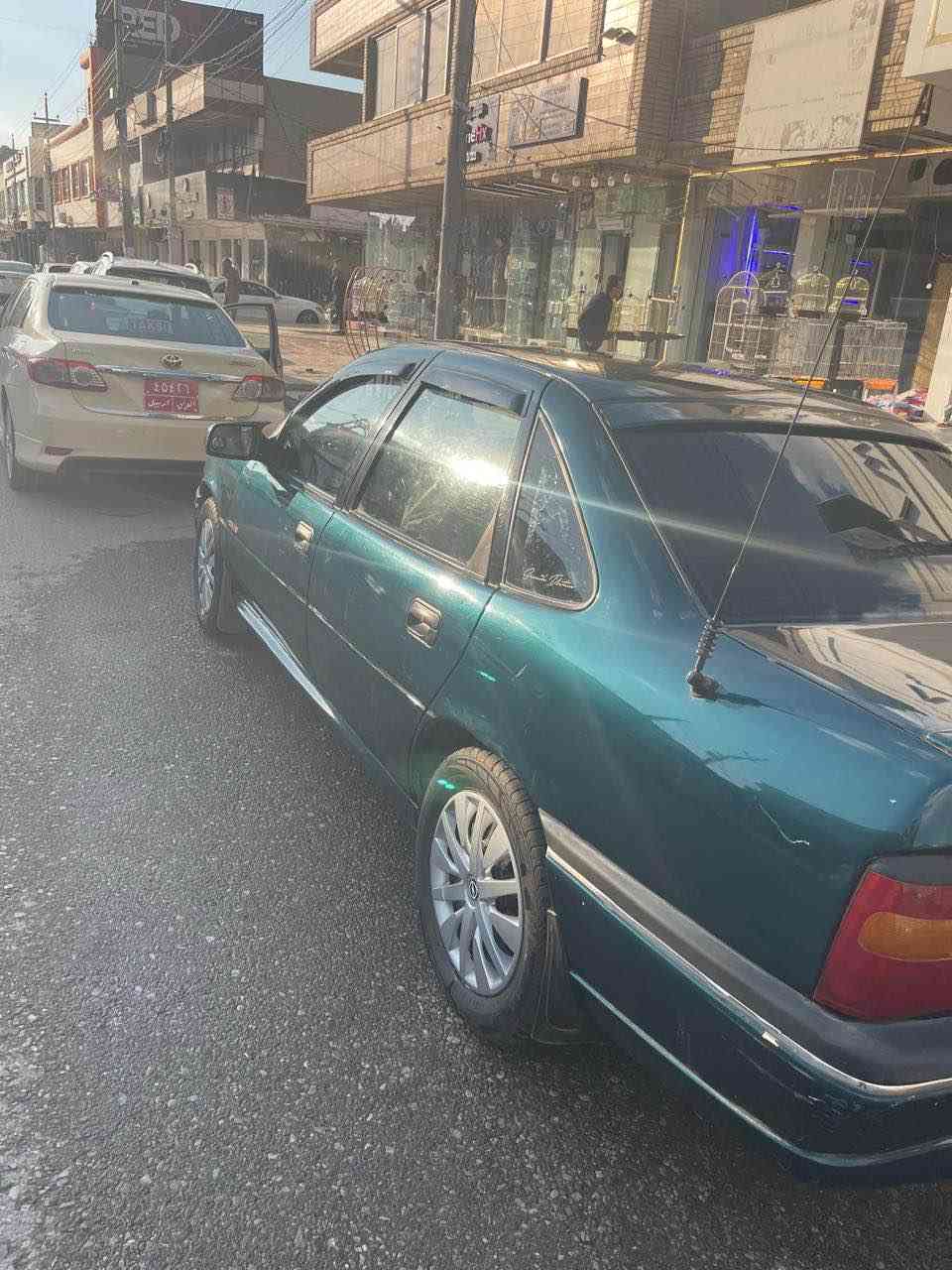 أوبل فيكترا موديل 1995، محرك 1.8 مرغوب ، كير و مكينه بشرط بدون تبخير بدون اي مشكلة و خدادية صدر جديدة و تخم تايرات جديد ، كاميرا و شاشة و طخم سماعات انفنتي و جام كهربائي وقفل مركزي، تراي للبصرة، صبغ عام للجمالية، سنوية و هزة جديد حتى 2030 و بأسمي شخصيا ، سيارة استخدام بيت شغل فقط 
المكان اربيل / هڤالان 
***********
*********** أربيل, العراق
