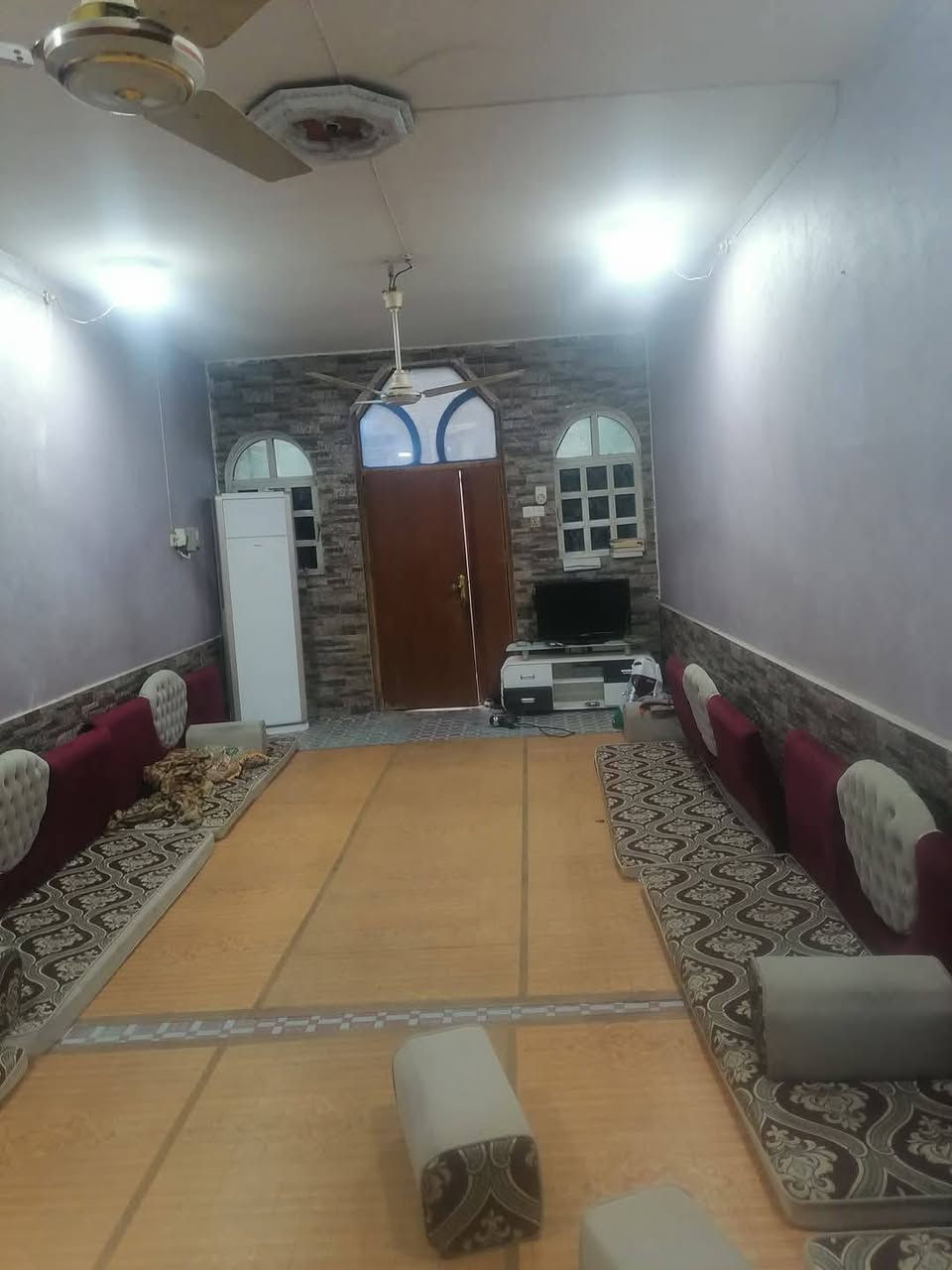 معروض لدينا بيت للايجار حي شهداء قرب جامع سيده رقيه مساحه 240 طابق واحد نضيف البيت يجار 450 قفل للاستفسار ***********
