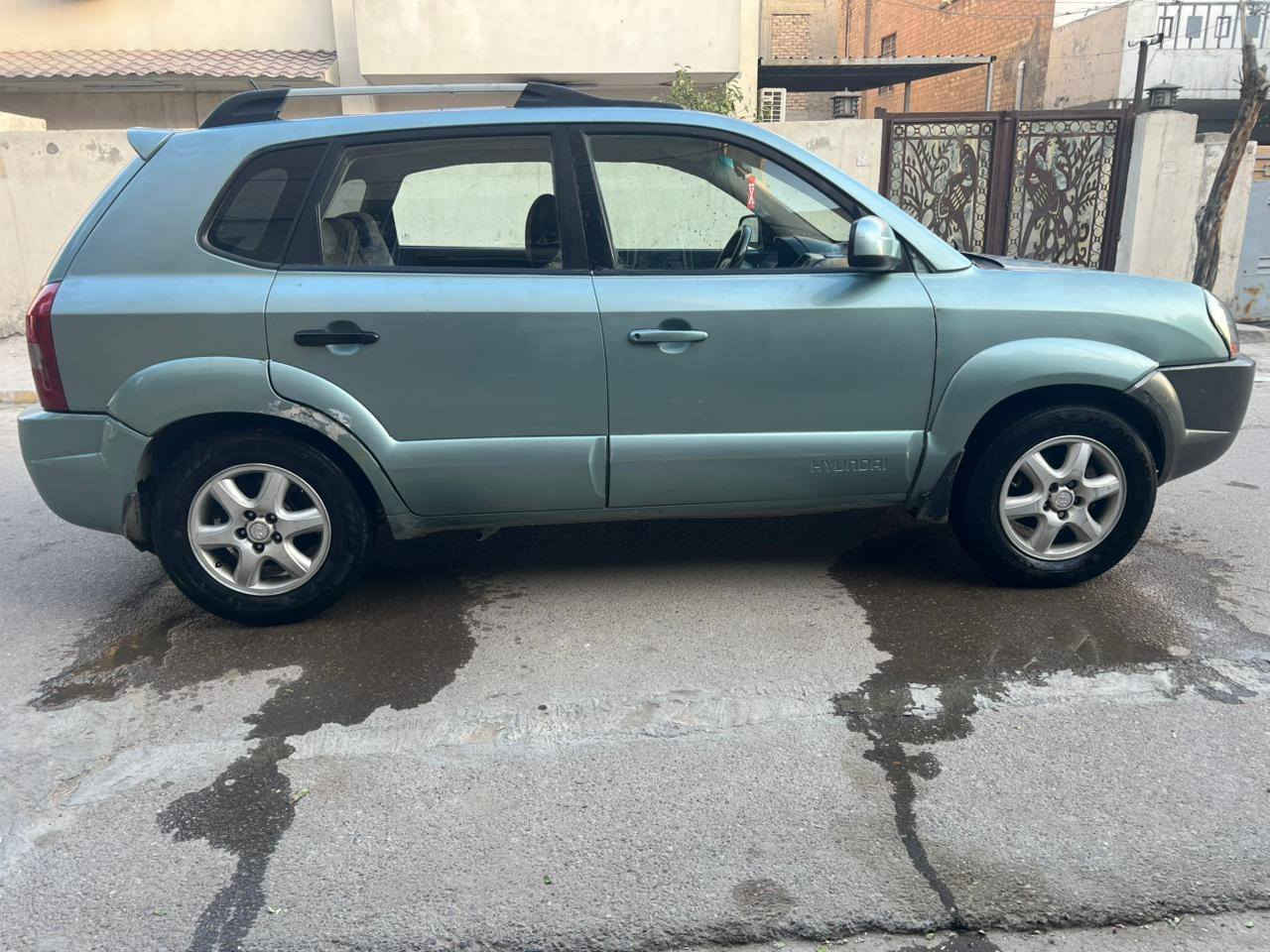 توسان 2006 السعر 78 بيه مجال  تفاصيل بالصور موضحه  محرك 2700
*********** وساب
