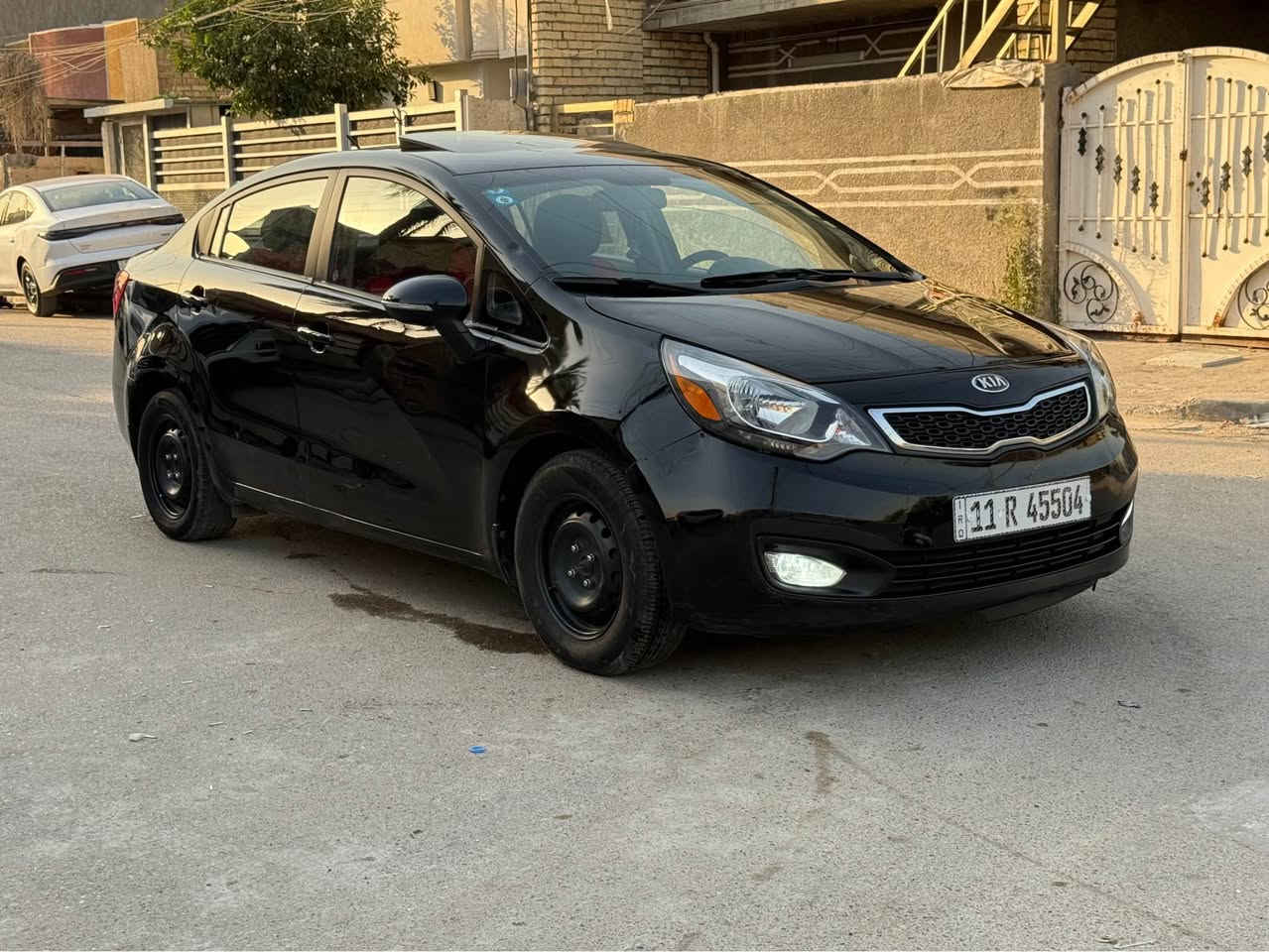 السلام عليكم 
كيا ريو 2015 محرك 1600 GDI رقم بغداد دولي بأسمي كير ومحرك مكفولات بدون فتح بيه صبغ جاملغ امامي ايمن و قبغ الجنطه بدون دواخل فقط رش شرط السونار فول مواصفات فتحه سقف تدفئه كشنات تحكم ستيرن كشنات جلد مري كهرباء اشاير بلمري السياره جاهزه 100% بدون نقص صدر امامي وخلفي جديد تبريد ثلج كهربائيات كله شغاله سياره نضيفه جداً معروضه ( 83$ ) وبيه مجال بسيط مكاني بغداد الدوره للاستفسار *********** بغداد, العراق
