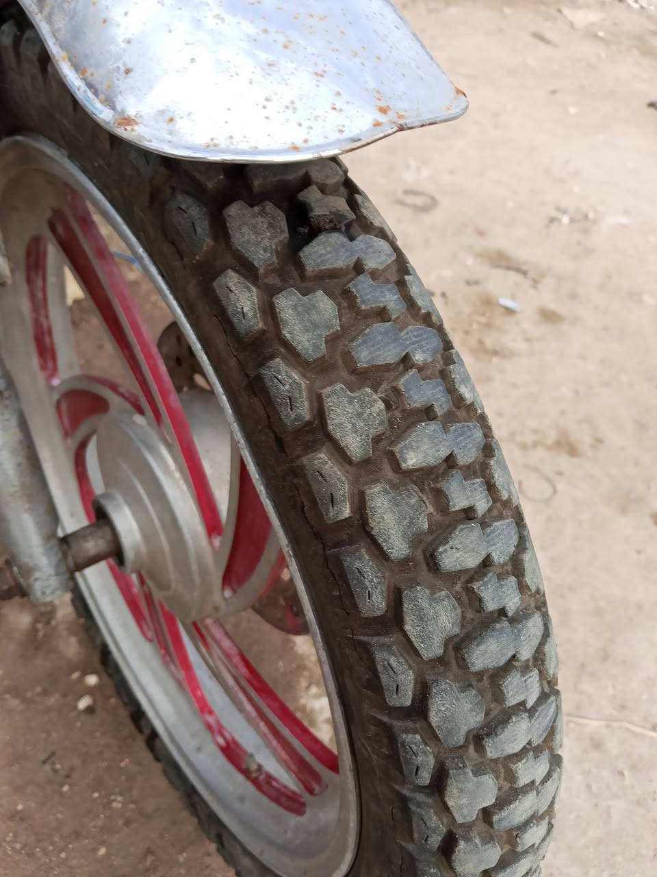 سلام عليكم تايه موته 2017 مكينه بيه لاستيك ولف دخن تايرات اثنين جدد نقصها ظفيره و بدلات اوراق اصولي سعرها قفل من اخر 250الف مكاني ناصريه مركز***********
