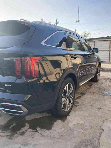 سلام عليكم للبيع سورنتو هايبرد موديل ٢٣ سياره فول موصفات عده فتحه ماشيه ١٣٠٠٠ حادث كماموضح في صور سعره ٢١٠٠٠ مكنها بغداد للستفسار ***********
