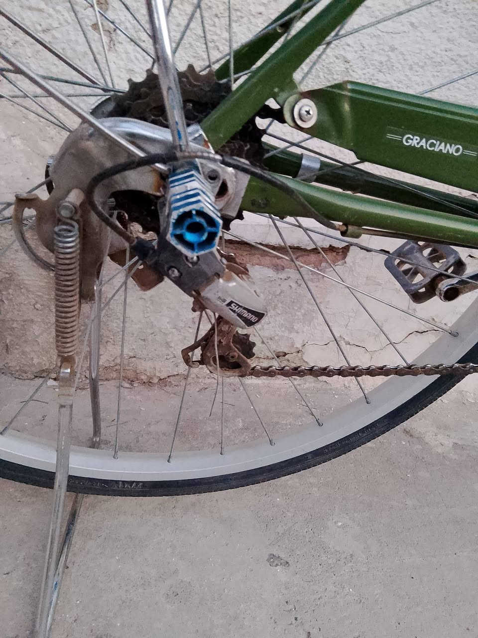 السلام عليكم
بايسكل بناتي حجم 27
لون زيتوني 
نضافة 90%
كير شيمانو
ضرر الجاملغ الخلفي مكسور ربعة موضح بل صور
العنوان الكاضمية شارع 60
السعر 90 وبي مجال
التواصل عل رقم حصراً واتساب ***********
