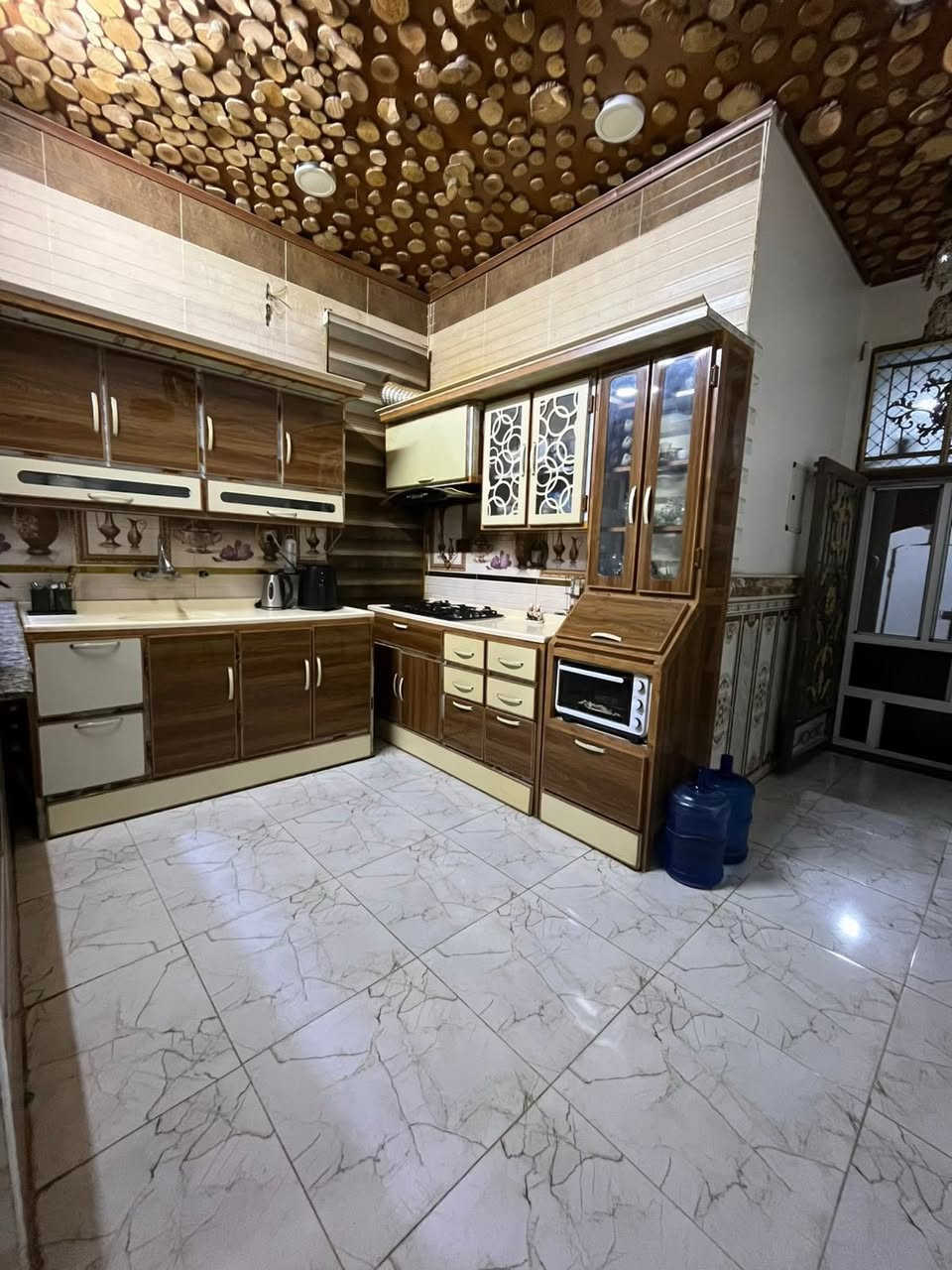 بيت للبيع طابو صرف🛑

📍بمنطقة٣٦ الحشد مقابيل المدرسه

المساحة 📐m115

البناء👷🏻‍♂️كونكريت مسلح بناء حديث طابقين 

البيت يتكون من :
-غرف عدد(٣)
-صاله عدد (٢)
-مجمعات صحيه (٣)
-مناور (٢)

البيت ما مطلوب✨

السعر 💰125 مليون قفل 

📞 للاستفسار والتواصل: يمكنكم المراسلة عبر الخاص، أو الاتصال/واتساب على الأرقام التالية: 👤 أستاذ حسين: *********** 👤 أستاذ مثنى: ***********

📍 عنوان المكتب: نزلة الجسر - من جهة الجربوعية - مقابل مجمع صادق آل مطشر. ✨ مستعدون لعرض كافة عقاراتكم وتسويقها بأفضل صورة
