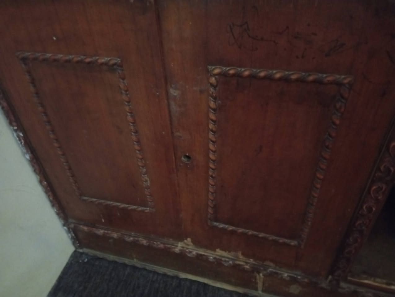 اسلام عليكم بوفيه نضيفه خشب ثقيل بس يراد صبغ بسعر ٦٠ وبيها مجال مكاني الرازي غريب عل جسر الرازي


**إذا كنت صاحب هذا الإعلان وتريد حذفه لأي سبب، رجاءا أرسل رسالة إلى الدعم الفني**