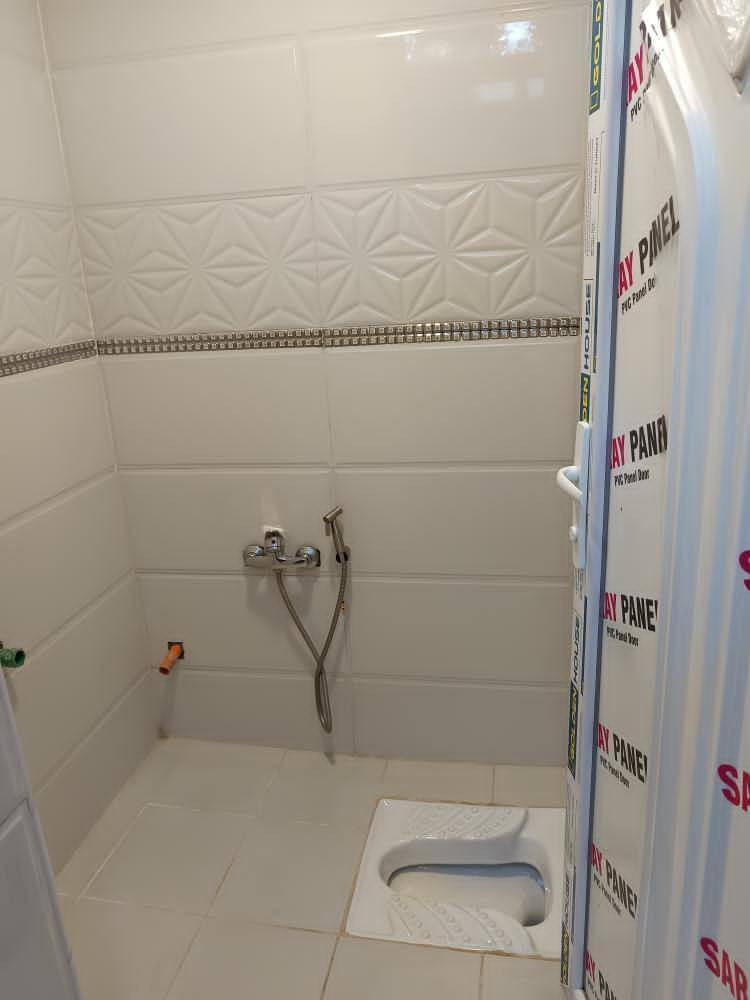 السلام عليكم دار للبيع المساحة 108 بناء جديد حيل امرتب  صب رفت عالي عن الشارع 40سنتم طابق واحد ستارة وبيتونه فقط زراعي كل الخدمات موجوده مي مجاري رصيف تبليط نت ضوئي شارع عريض 12 أو أكثر المكان بلديات خلف الصحفيين قرب شارع مضيف السواعد..يرهم بيع ومراوس حسب القناعه..اكثر تفاصيل ***********
