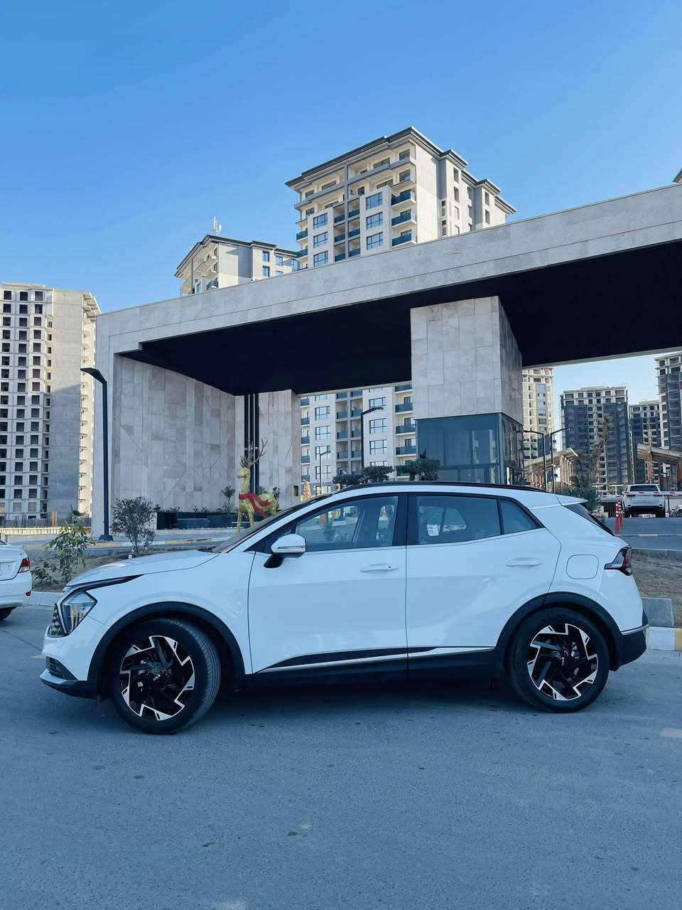 🚘 كيا سبورتاج 2025 – بانوراما فل مواصفات 🌟
مكفولة كفالة عامة 
ماشية 10 الاف 
بعدها بالضمان 5 سنوات + 4 تبديلات دهن مجاني 
✅ فتحة سقف بانوراما 
✅ شاشة لمس مع نظام ترفيهي حديث
✅ كاميرا خلفية + رادار أمان جانبي 
✅شاشة عدادات ديجيتال 
✅ تسخين كراسي أمامية + مقاعد كهرباء 
✅ تشغيل بصمة + تشغيل عن بعد
✅صندوق كهرباء 
✅ويل كب قياس 19 
✅ محرك اقتصادي وقوي بنفس الوقت 2000
وبعد بيها مواصفات معروفه 
 📍بغداد حي الجهاد 
رقم _ ***********
