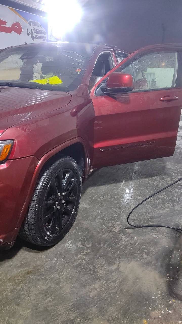 جيب بلاك توب
لون ماروني موديل ٢٢ 
السيارة فول مواصفات 
رادار امامي 
نقطة عمياء 
كشنات تدفئ 
ستيرن تدفئ
فتحة سقف 
صندوق كهرباء 
توقف ذاتي 
السيارة جديدة وحلووو 
عداد المسافة ٦٠ ميل 
السيارة فحص مؤقت بعدة 
السعر ٢٣٠ وبية مجال قليل 
العنوان بابل مركز مدينة 
اتصل وبيك خير وادلل ***********
