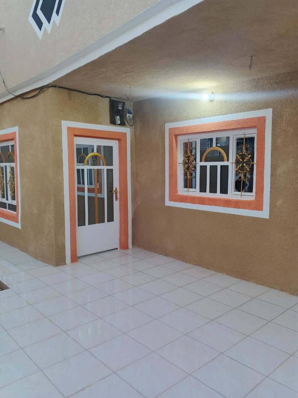 السلام عليكم 
بيت للبيع طابو صرف 
المساحه ٢٠٠متر طابق واحد 
يتكون /من ٢غرف نوم وهول صاله ومطبخ مجمع صحيات 
الموقع /حله شارع ٨٠ نجف حي المصطفى 
للاستفسار/ مراجعة مكتب أضواء المدينه 
الكائن/حله شارع ٨٠ مقابل أسماك الشجيري 
او اتصال على الرقم 
[[***********]]
رياض الخفاجي
