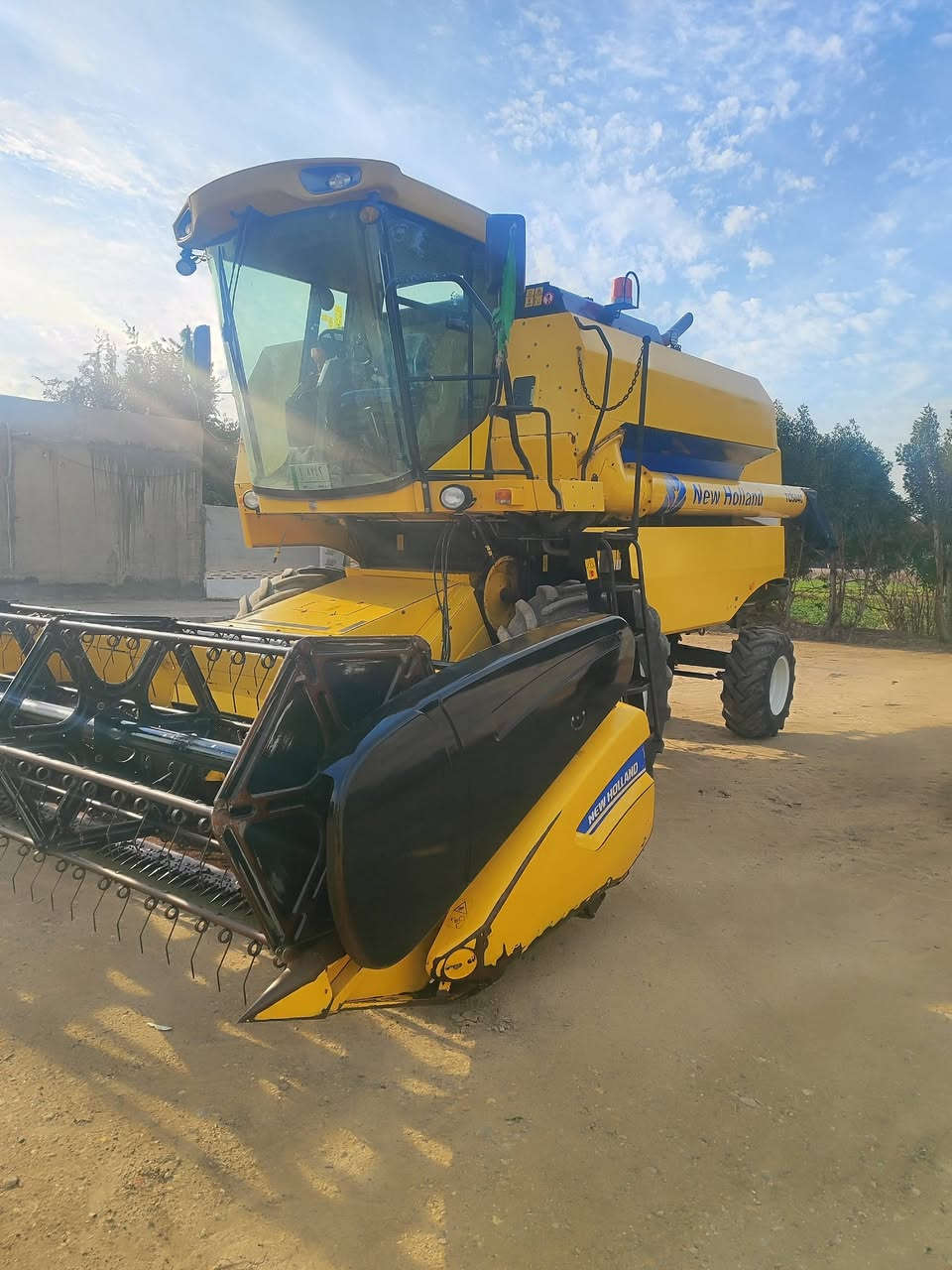 السلام عليكم للبيع حاصده 4بلم قايش 2014 كفاله عامه وضع الشركه عاده 3000,,  مكان واسط الشحيميه ***********. ,, ***********.
