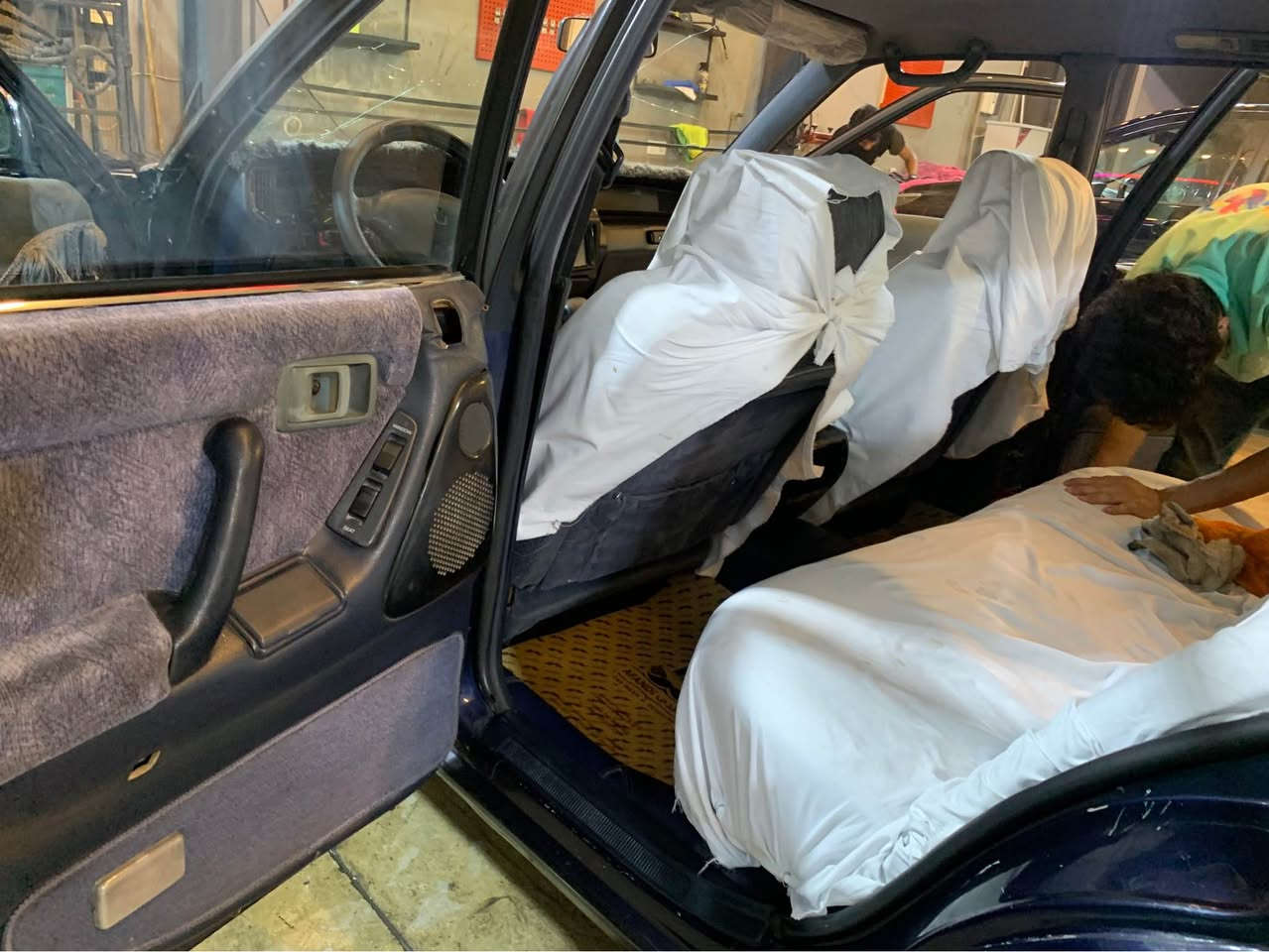 سەرەتا بەناوی خوای گەورە توێتا
کراون مۆدێل ١٩٩٤ ئارم پلاستیک سلێمانییە گێر ئۆتۆماتیک مەکینە vvt 300” گێر و مەکینەو گەرمی و کارەبای بەشەرت نمونەی جوانییە چوار تایەی لۆک ماشاالله زۆر بەقوەتە ئۆڤەرو هەمووی مەزبوتە جام کارەبا ئارم. و ئەوەلیات و موس و براوە بەشەرت لەسلێمانیم ***********   *********** کۆرەک واتس ئاپە السليمانية, العراق
