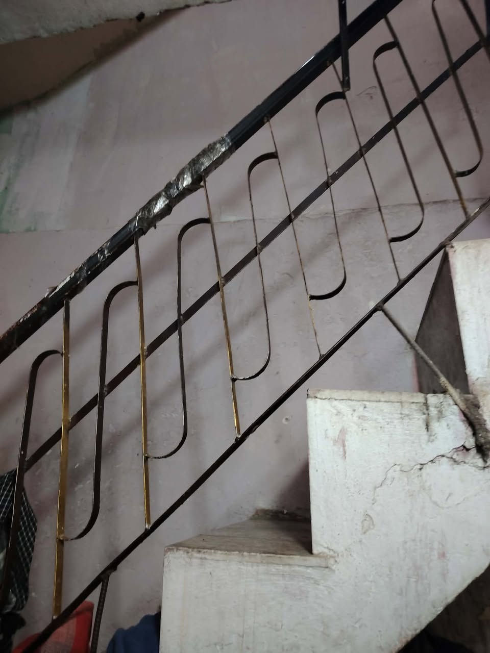 بيت للبيع — موقع تجاري ممتاز، يصلح للسكن او الاستثمار تجاري واقع على شارع حيوي بل قرب  أسواق ومدارس 🏫 وخدمات المساحة: 75
📐الواجهة 6* 12,50 يحتوي على طابقين زائد يحتوي على محل خارجي تجاري 
ومتوفر كافة الخدمات ( ماء 💧، مجاري ، كهرباء) البيت طابو صرف وجاهز للتنازل فرصة ممتازة 📍عنوان الدورة ابو دشير 📞للاستفسار الاتصال: … ***********
