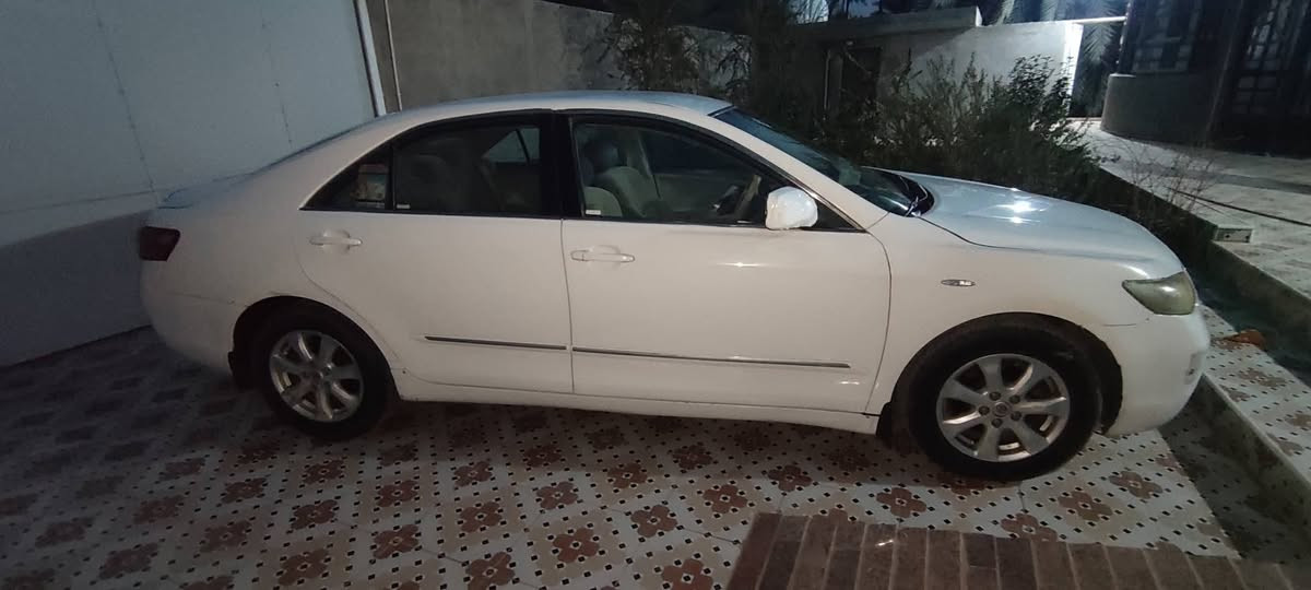 السلام عليكم تيوتا كامري 2008 وارد خليجي 4سلندر فئةGlx كم قطه تبديل وصبغ صاحبه يبيع عام رقم بصرة سعر 80 وبيه مجال  للتواصل *********** الاتصال فقط بدون واتساب المكان كربلاء
