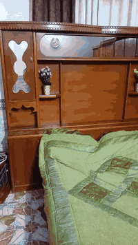 سلا عليكم  غرفه اخشاب للبيع  السعر 550 وبيها مجال التواصل 07515944560