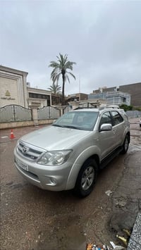 فورتشنر 2006 للبيع   ماشية 360 كيلو - رقم بغداد   بيه صبغ البنيد و صفح...