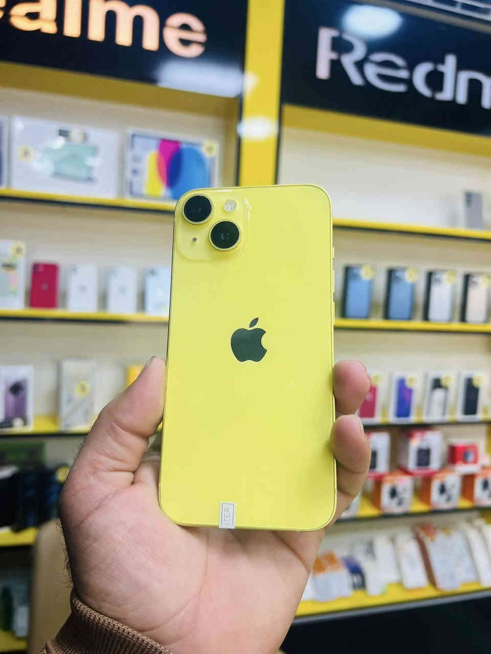 السلام عليكم 
14 عادي ذاكره 128 بطارية 🔋 94
نضافه 💯💯 سعره 490 الف 
متوفر ايضاً قسط ع ماستر كارت الرافدين بدون مقدمه 
العنوان التحرير الحولي بنايه المصطفى 
مكتب برو فون 
الاستفسار اكثر 
📞***********
📞***********
