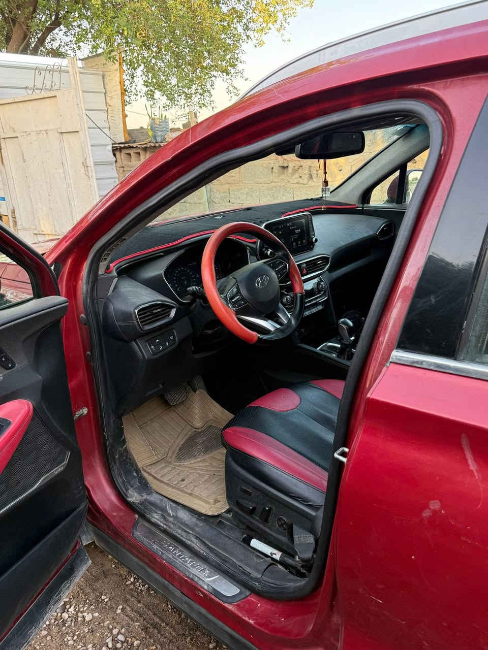 السلام عليكم
سنتافي وارد امريكي٢٠١٩  محرك اربعه سلندر ٢٤٠٠ السياره فول بصمه بانوراما بيه جاملغ خلفي مبدل  وباب وشويه تصليح بلبنيد السعر ١٥٥ ورقه مستعجل ع البيع للاستفسار الاتصال *********** مكان بغداد
