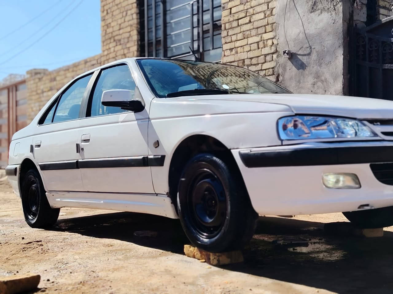 السلام عليكم بيجو بارص موديل ١٥ سياره كفاله كير ومكينه ع لشرط تخم تاير حداديه جديده رقم دولي نجف  منضومه زنون سياره جديده وما متعوبه ماشيه ٢٠٠ السعر  ٥٤وبيه مجال رقمي *********** مكاني ديوانيه قضاأ الشاميه
