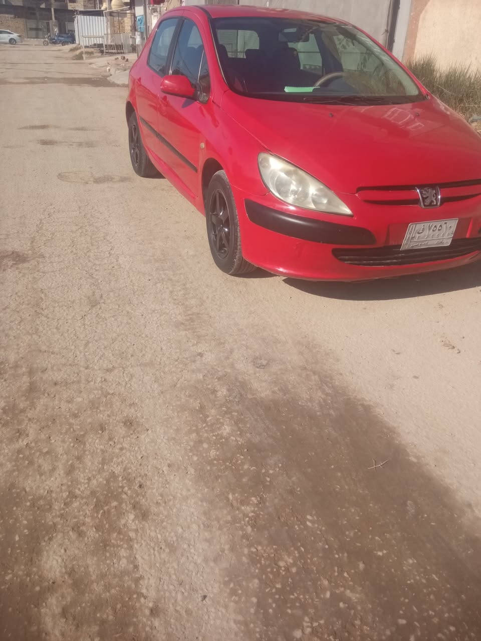 سلام عليكم 
بيجو 307 موديل 2005 رقم بغداد مكينه جديده گير خير من الله تبريد ثلج تخم تاير جديد ويل كب مصبوغة عام بدون حادث .صبغتها كلش حلوه وصافيه السعر 46 ومجال ...مكاني حله ***********.
