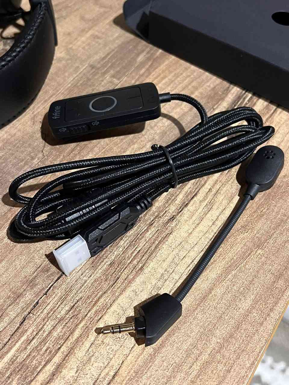 متوفر جديد لوك ماركة fifine موديل H9 
سعر ٥٠ الف مع التوصيل 

FIFINE H9 Gaming Headset, USB/3.5mm Headphone with Microphone for PC Computer, Xbox, PS5/PS4, 330g Lightweight, 7.1 Sound, Volume Control for Gamer


**إذا كنت صاحب هذا الإعلان وتريد حذفه لأي سبب، رجاءا أرسل رسالة إلى الدعم الفني**