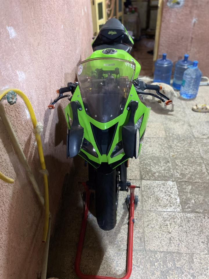 السلام عليكم شباب كاوسكي 16 للبيع انضمت قيادة٣مودات  ABS كامرة امامي خلفي يدات تدفئة حساس حرارة الجو حساس هوة الاطارات لايتات زنون سلايدرات محرك سلايدرات سكان قاعدة رقم واشاير تزويد مريات zx10r اجت بيهة تزويدهة اجة كلة من ليابان دراجة احلة من صورة ماشية 23بدون رقم مكانه ميسان السعر ٦٠ ورقه وبيهة مجال لتصال ***********
