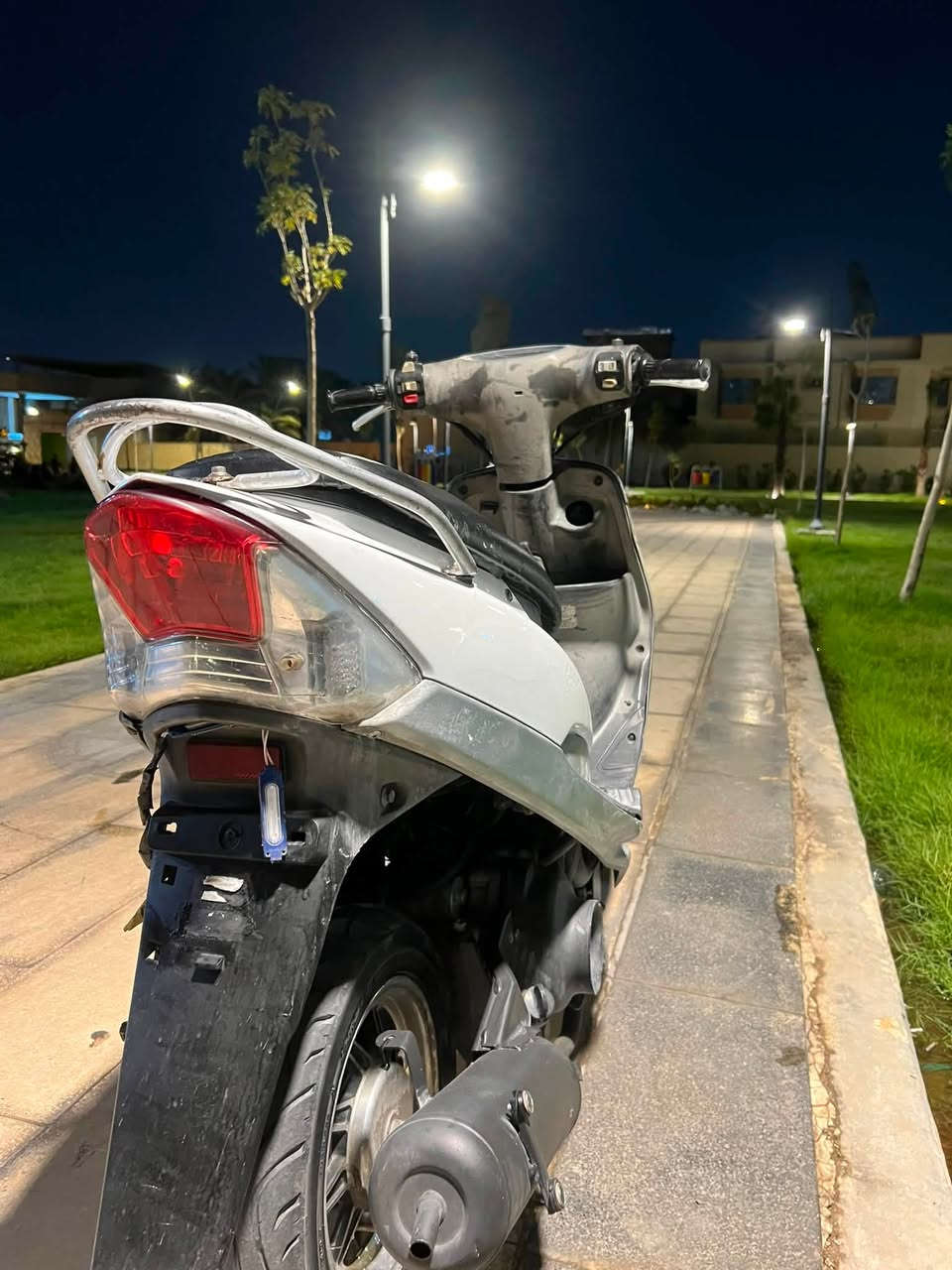 سلام عليكم
ماكس قجمةً
شرد محركً فول 
الدراجة رمبة 
شرد تراي البغداد 
السعر 650 
عنوان بصرة جمهورية 
***********

