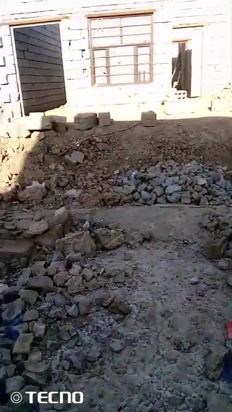 السلام عليكم بيت للبيع هكيل شيلمانه موجود  مساحه ٢١٠حي الحسين بشارع ابو حنان قريب ع الطابو يتكون من ثلاث غرف نوم كل غرفه.مساحته 5-4.م ومطبخ وصاله ودوانيه مساحته ٧-٤ بيت كلش مناسب لان متوازي ع بيعته السعر ٢٧ وبيه مجال رقم صاحب البيت *********** مكلف بالنشر لحد يراسلني
