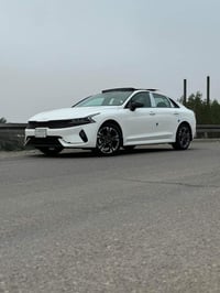 سيارة حديثة • نقل عوائل • قضاء الحي