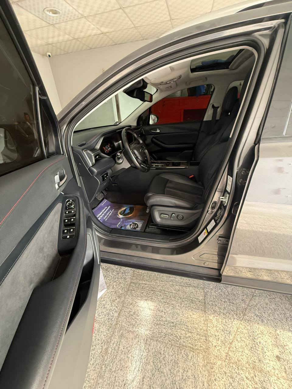 سلام عليكم مكلف بالنشر سياره للبيع 
جي أي سي ٢٠٢٤ خمسة راكب ماشية ٣٥ ألف كيلوصبغ باب وجاملغ وربع البنيد جهة العبري بدون أيرباك محرك ١٥٠٠ تيربو حرة بدون رقم السعر ١٣٠ وبيها مجال أبو حسين ***********
