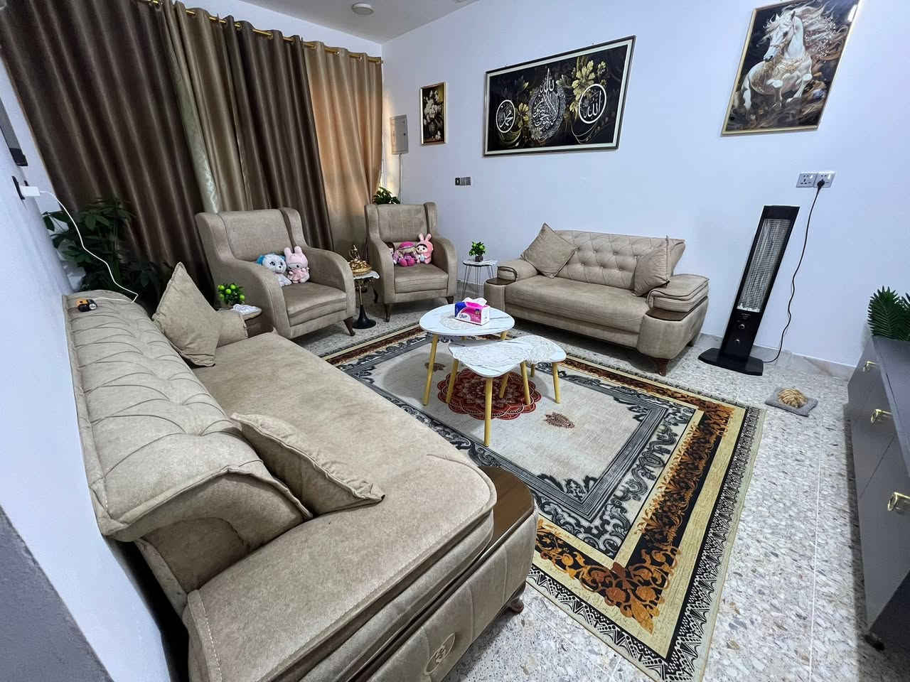 الغرفه ٥٥٠
الكاونتر ٦٠٠
التخم +ميز شاشه ٥٠٠ 
الطباخ + ساحبه طباخ ٢٥٠
ميز طعام ١٥٠

ابيع شلع مكاني المنصور
***********
