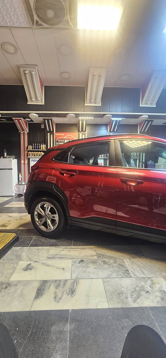#السلام_عليكم
#للبيع 🚘

- هونداي كونا    Hyundai KONA  (2023)
- رقم بغداد 
- مكينه  2000 DOSH
- ماشيه 29 الف كيلو
المواصفات :-  
* بصمه تشغيل + ابواب
*  شاشه  حجم الكبير + كامرا  دواره
* تحديد مسار + قياده ذاتيه 
* رادار امامي + خلفي + جانبي 
* اشاره بالمري 
* 3 وضعيات قياده 
* تحكم  ستيرن 
* مانع انحدار 
* اوتو ستوب
- حادث السياره  بنيد مصبوغ فقط دعاميه مصبوغه 
-  بدون ايرباك
- صور الحادث مرفقه 
- مكان السياره بغداد   
- للاستفسار 
- ***********

السعر 142  ورقه بيها مجال بسيط
