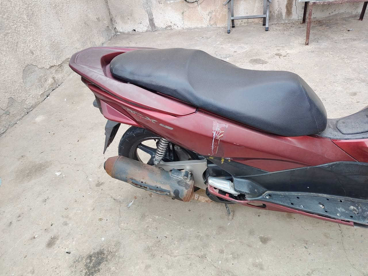 السلام عليكم دراجه بي سي اكس جيل ثاني دراجه سابقن مكفوله بس هسه مكينه كايمه يعني مكينه مااكفله لين  هاذه 
صوت كدامك ماعرف بلكلجات بلمكينه ماعرف وكشر دراجه كدام عينك قبق كلجات موجود نكطع عندي قايش وشلته ماشديته بعد تجي تخذه من باب البيت دراجه تشتغل ومابيه شي مكاني بغداد الشعب سعره 1250 وبيه مجال وماكو هيج سعر هاذه رقمي ***********
