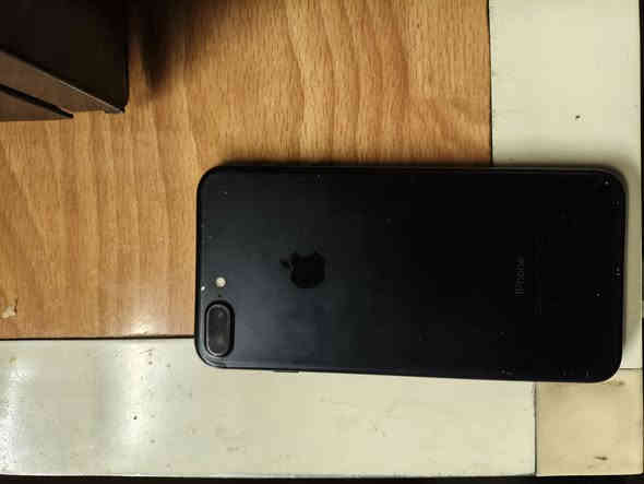 ايفون سفن بلاص مبدل شاشه وبطاريه 91
السعر 90 وبي مجال بسيط 
مكاني بغداد الوزيريه 
*********** بي واتساب
