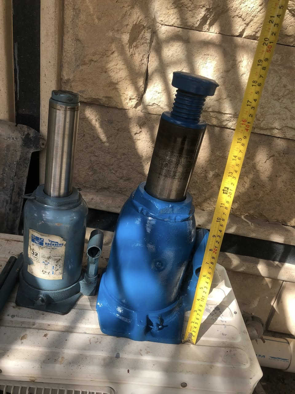 السلام عليكم
للبيع 
جك صيني علامة الغزال ٣٢ طن نظيف السعر ٢٥ الف 
جك كبير اصلي بلادي ما اعرف شگد يرفع السعر ٥٠ الف 
مكاني بغداد حي العامل قرب البانزيخانه 
او للمراوس بجك عربانة ٥ طن او ٣ طن وحسب الاتفاق رقمي *********** وات ساب
