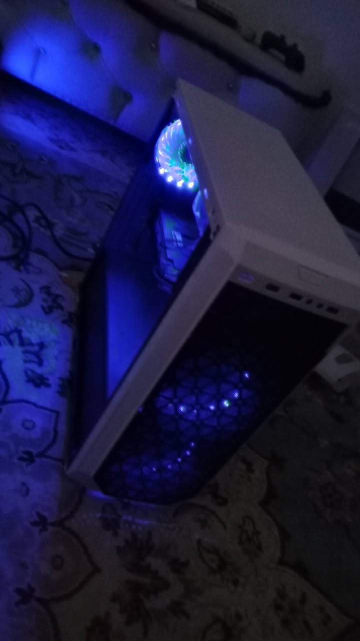 السلام عليكم ورحمة الله وبركاته .
تجمعية pc game  للبيع 
المواصفات : 

رام  :2666 DDR4 8G
كرت الشاشة: AMD  Rx 580 8g
هارد : SSD sata 521 g
بارو سبلاي: من شركة Aigo 550w
مبرد هوائي : من شركة كولر
الكيس: من خارج ابيض من داخل أسود 2 مراوح امامي و 1 خلفي 

📌 ملاحظة مهمة جداً: اللوحة الأم HUANANZHI X99-8M-F بيها مشكلة أنو كلها شغاله ما عدا مربع المعالج يعني بين قوسين (بس غير اللوحة الأم وشغل ولعب)

المعالج :  Intel Xeon E5-2680 v4
وأيضا مع تجمعية يوجد معالج Intel Xeon E5-2630 v3 

مع حساب ستيم بيه اكثر 1000 أونلاين

السعر 500 الف وبيه مجال شوية 👍🫰
للتواصل خاص او واتس اب 
***********
اذا ما تشتري لا تعبني يا حبيبي. 
سبب البيع مصاريف للجامعة 🎓👍
