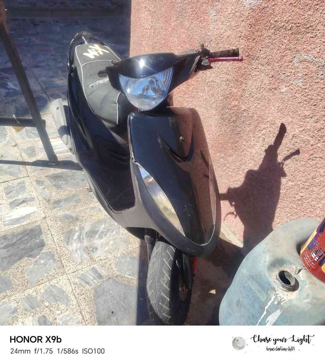 السلام عليكم دراجه ماكس لبيع دراجه قبل 3 تشهر مزلهه رمبه مكينه جديده كفراهته بلاديه السعر 700 وبي مجال لاستفسار ***********
