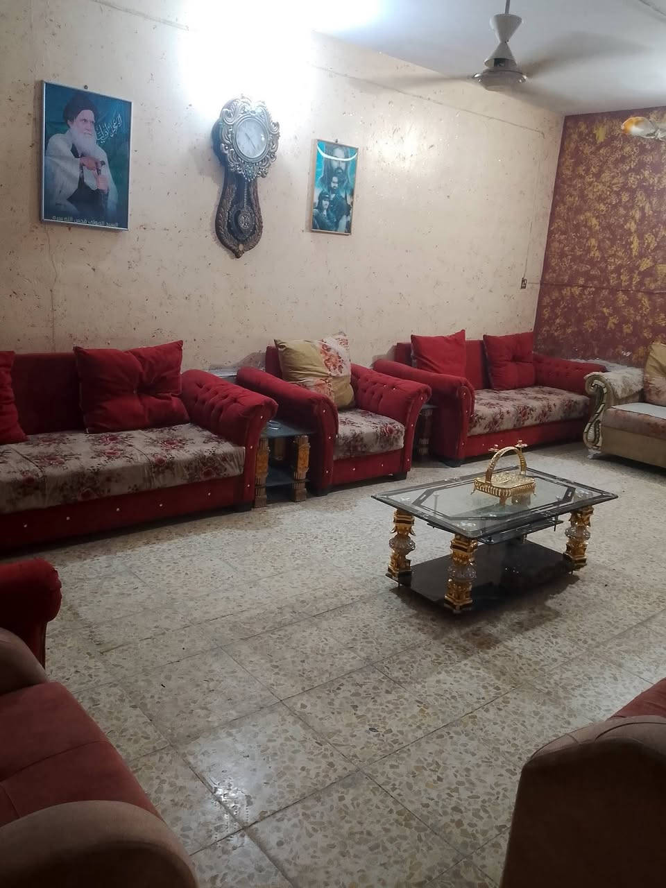 السلام عليك عندي بيت اللبيع في منطقة حي البساتين خلف أسواق دنيامساحة ٣٠٠مترقريب الشارع العام منطقة كاملة ماء ومجاري ومقرنص المنطقة خيرمن الله الاستفسار على هذا الرقم ***********
