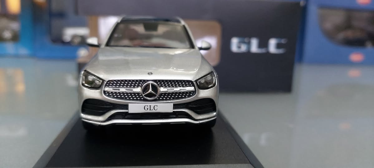 Mercedes GLC 1/43 
Dealer Edition


**إذا كنت صاحب هذا الإعلان وتريد حذفه لأي سبب، رجاءا أرسل رسالة إلى الدعم الفني**