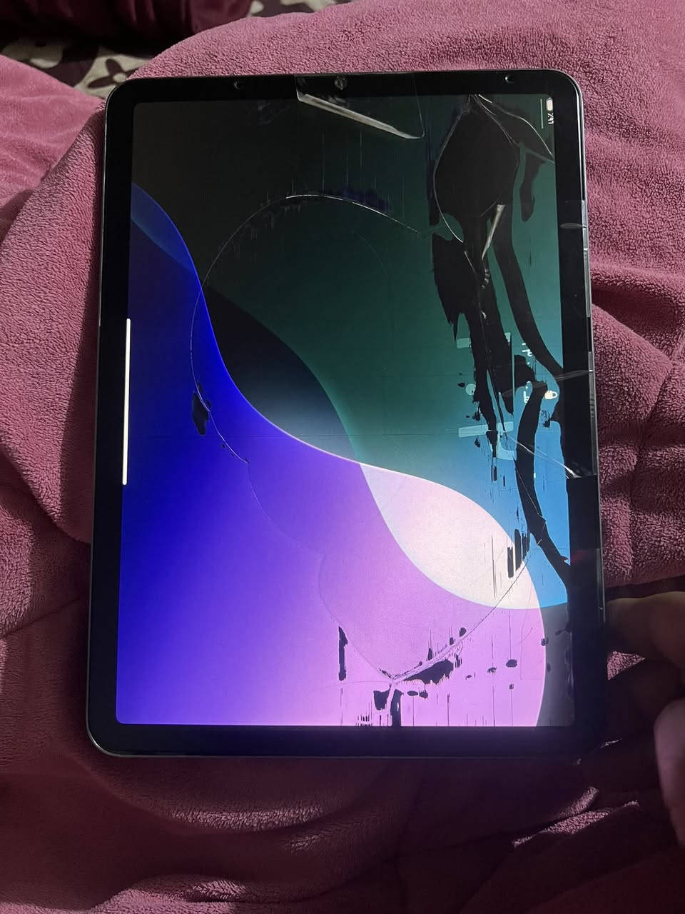 ايباد 11 برو موديل 2021 مكفول من الخلل انطي بي ضمان فقط شاشة بهاي الوضعية البقية كلة ما بي شي فيس ايدي شغال نضافتة مثل ما موضح بصور مكاني بغداد الكرادة سعرة 300 قفل من الاخير اكدر ابدلة شاشة وبيعة ب 500 بس مجال ما عندي ***********

