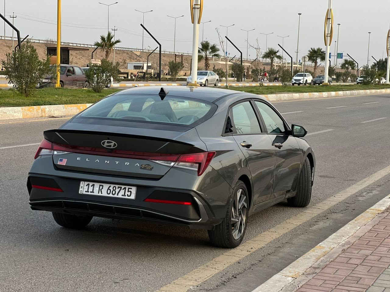 سلام عليكم 
النترا امريكي 2025
سياره حادثها باب وجاملغ مبدلات نفس اللون بلاديات
فحص شرط 
بصمه بيبان اناره ابواب 
تشغيل عن بعد بصمه تشغيل 
دخول ذكي
DRIVE MODE
3 وضعيات قياده 
نورمال وسبورت وسمارت
شاشه تدعم كار بلي 
رادار امامي 
رادار جانبي 
تحديد سرعه 
تحديد مسار 
قياده ذاتيه 
صندوك ذكي 
لد امامي 
لد خلفي
تدفئه كشنات امامي  
كامره خلفيه 360
بدون ايرباك
حادثها موضوح بل صور بجم كبس
 ماشيه ٧٠٠٠ الف
رقم بغداد بأسمي تحويل ثاني يوم 
سعر١٧٠ العنوان بغداد  الدورة 
***********
