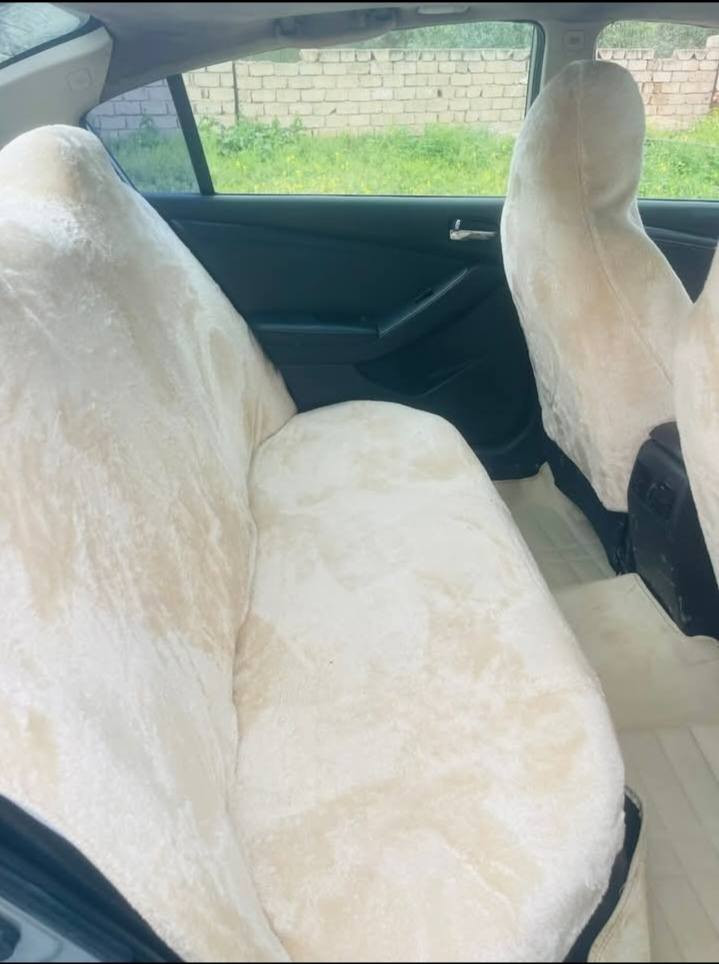 سلام عليكم
نيسان اليتما موديل 2008
السعر 73 وبيها مجال 
***********
