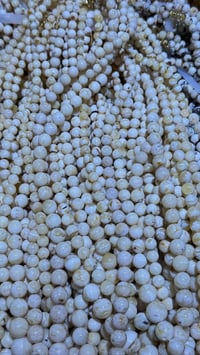 عنبر أبيض • حجر كريم